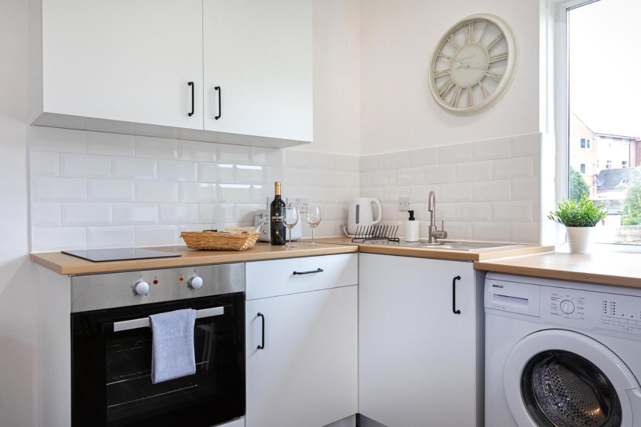 Modern 1-Bedroom Apartment, Beach 5-Min Walk, Free Parking เวย์มัธ ภายนอก รูปภาพ
