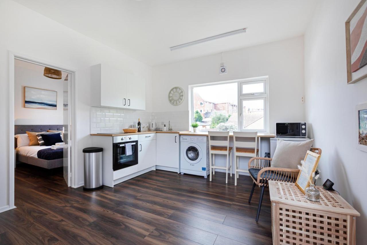 Modern 1-Bedroom Apartment, Beach 5-Min Walk, Free Parking เวย์มัธ ภายนอก รูปภาพ